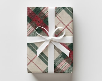 Festlich kariertes Geschenkpapier für Weihnachten
