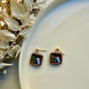 Pendientes de estantería de arcilla polimérica: Regalo literario para amantes de los libros. ¡Compra 2 y el envío es gratis!