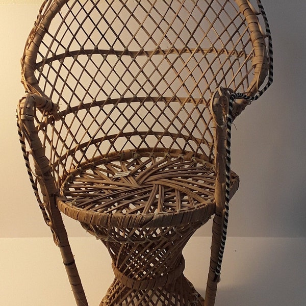 Petite chaise rotin porte plante ou poupée fauteuil Emmanuelle