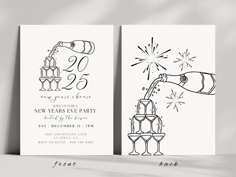 Peut inclure: Invitation de f&ecirc;te du Nouvel An en noir et blanc avec une bouteille de champagne se versant dans une tour de fl&ucirc;tes &agrave; champagne. Le texte sur le devant indique "2025 new years cheers" et "JOIN US FOR A NEW YEARS EVE PARTY hosted by the biswas SAT DECEMBER 31 7PM 4567 CHAMPAGNE LANE LA JOLLA, CA RSVP TO KATIE 949-789-0967". Le dos de l'invitation repr&eacute;sente une bouteille de champagne se versant dans une tour de fl&ucirc;tes &agrave; champagne avec des feux d'artifice en arri&egrave;re-plan.