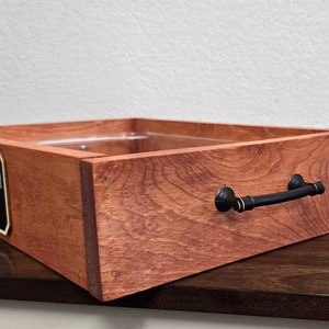 Rustic casserole dish holder