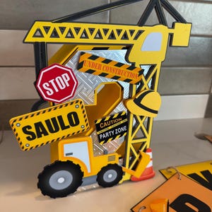 Carta 3D de construcción/ Tema de construcción/ Decoración de fiesta/ Topper de pastel/ Cumpleaños de camión/ Fiesta de camión de construcción/ Decoración de construcción