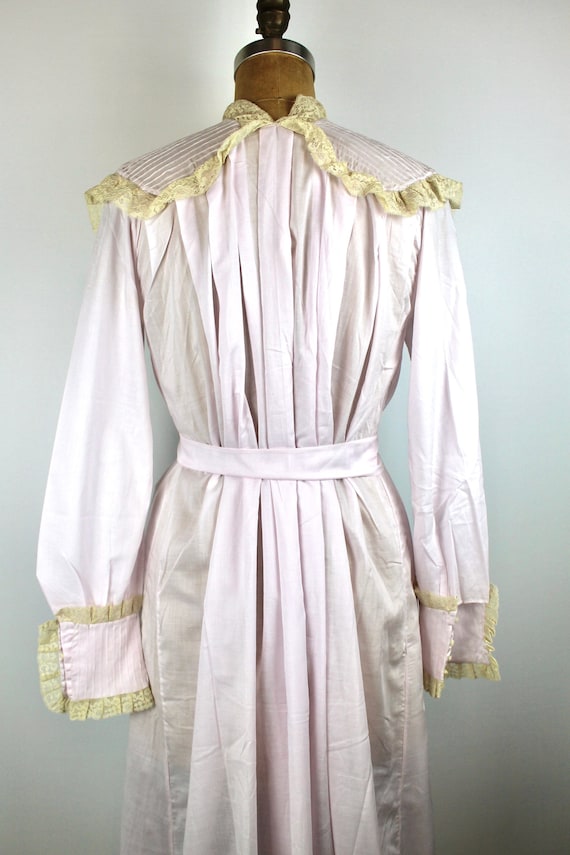 1950's Vintage Pink Cotton Dressing Gown with Lac… - image 5
