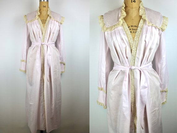 1950's Vintage Pink Cotton Dressing Gown with Lac… - image 1