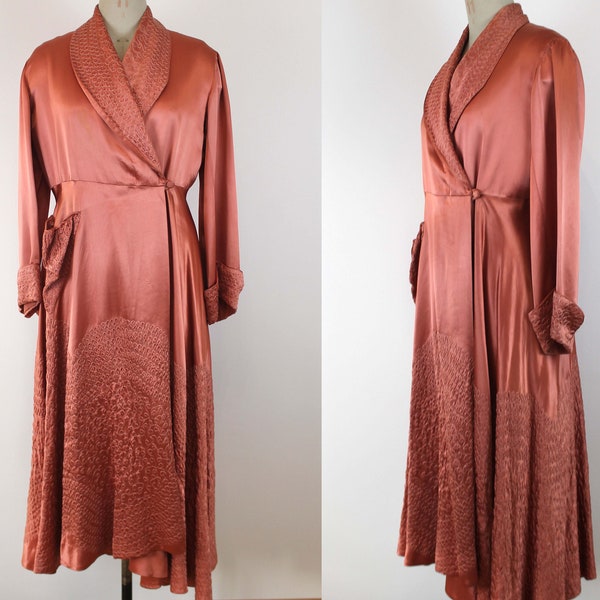 Robe de chambre matelassée en satin rouge vintage des années 1950, robe de chambre en satin liquide rayonne antique, robe boudoir hollywoodienne, entrée, déshabillé