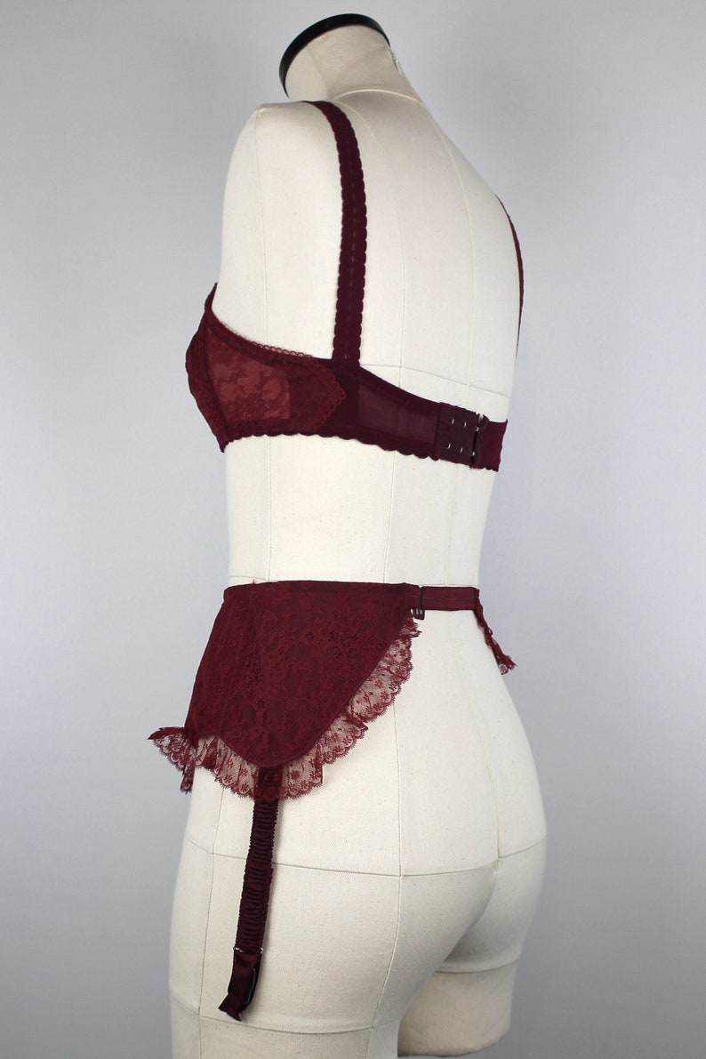 1950s Vintage Red Lingerie Set "Star", Vintage Bra + Girdle, 50s Underwear, Vintage Suspender Belt, Vintage Garter Belt image 4