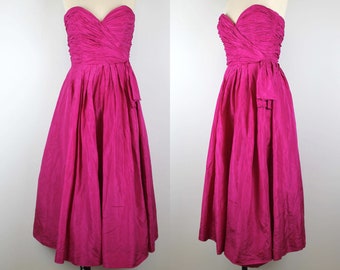 Robe en soie rose vif « Loris Azzaro » vintage des années 1970, robe rose fucsia, archive vintage