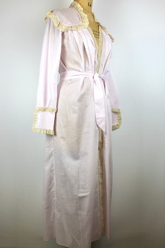 1950's Vintage Pink Cotton Dressing Gown with Lac… - image 4