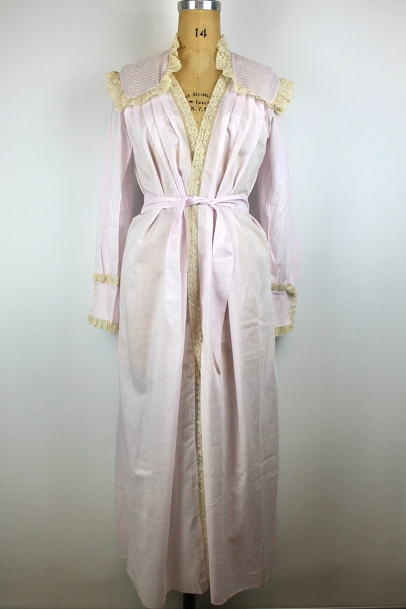 1950's Vintage Pink Cotton Dressing Gown with Lac… - image 2