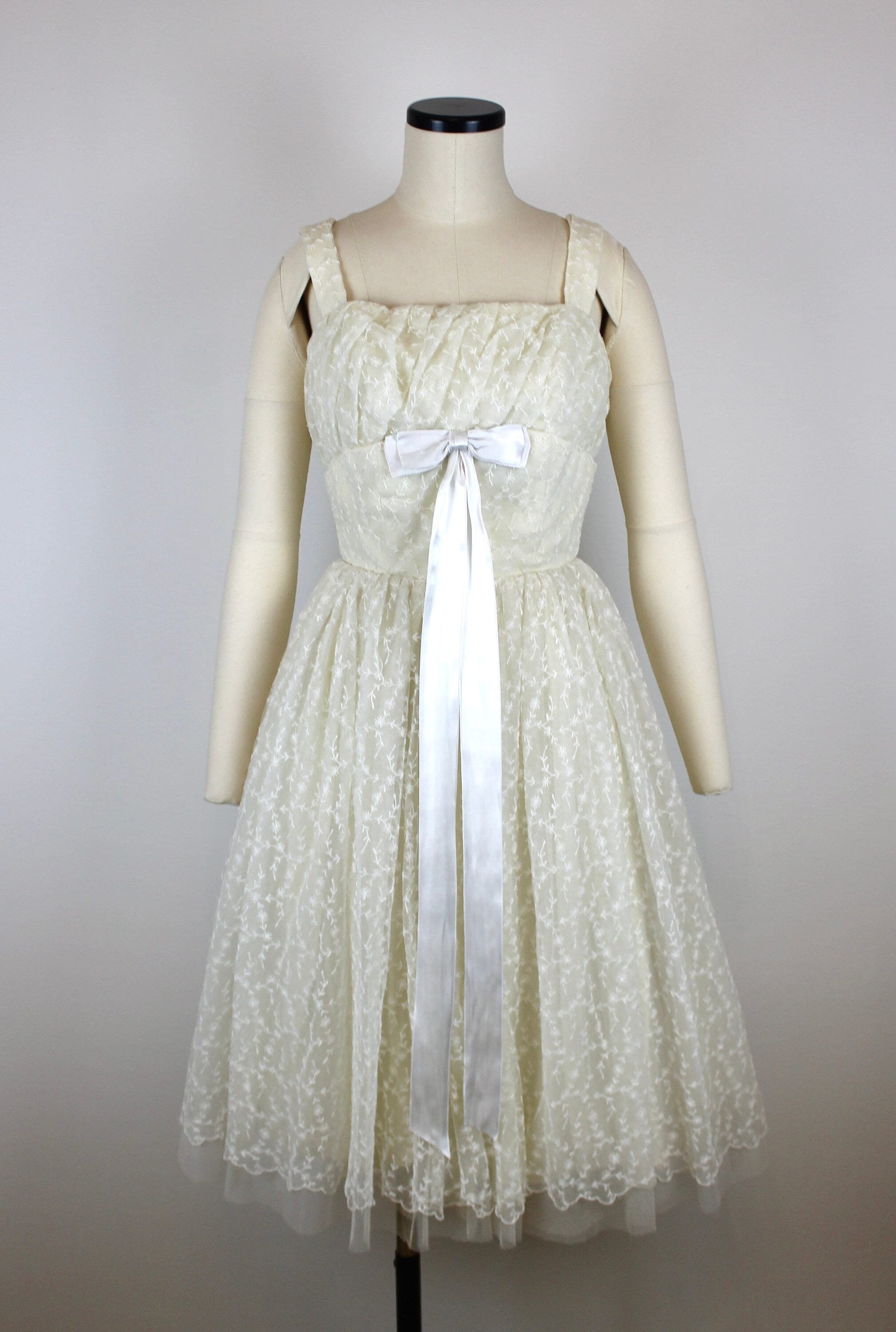 affordable homecoming dresses Short Sleeveless Dress Sale for $45.99 – The Dress Outlet Size:XX Large : Size 30 to Size 32 Waist 48 to 50 inches FB Live Week 9/26 Just Love Short Sleeve