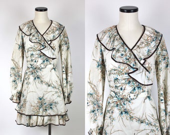 Robe vintage des années 1970 à imprimé floral avec rousseurs, robe de jour des années 70, robe vintage blanc cassé de style bohème