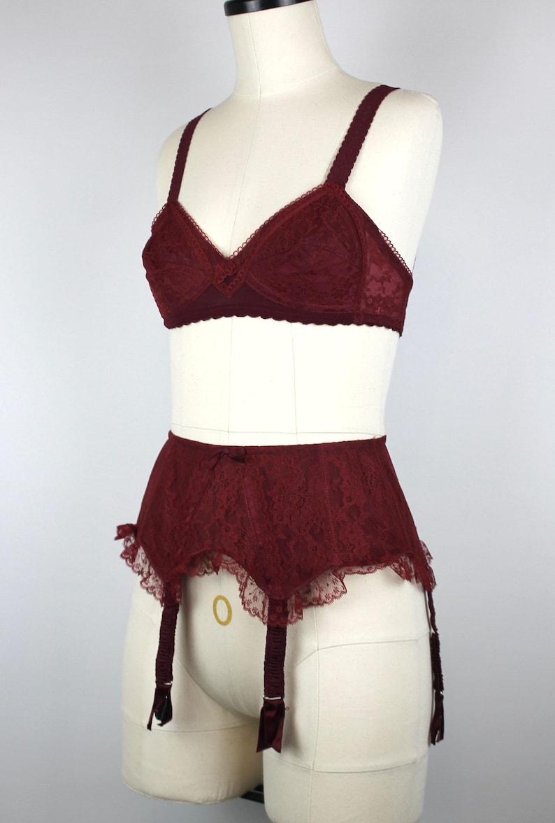 1950s Vintage Red Lingerie Set "Star", Vintage Bra + Girdle, 50s Underwear, Vintage Suspender Belt, Vintage Garter Belt image 3
