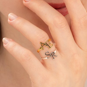 Anillo inicial de dúo personalizado, anillo de pareja delicado, anillo apilable de dos iniciales, anillo de letras personalizado, regalo de mejor amigo, regalo de pareja único