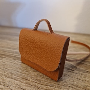 Cartable L 5 cm x 4,5 x 1 cm, prix à partir de 4,50 Euro la pièce.