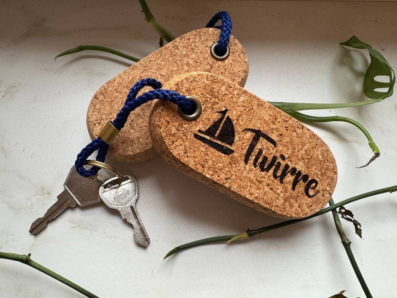 Handgefertigter Segelboot Schlüsselanhänger Aus Zinn – 40x30 Mm, In Geschenktasche