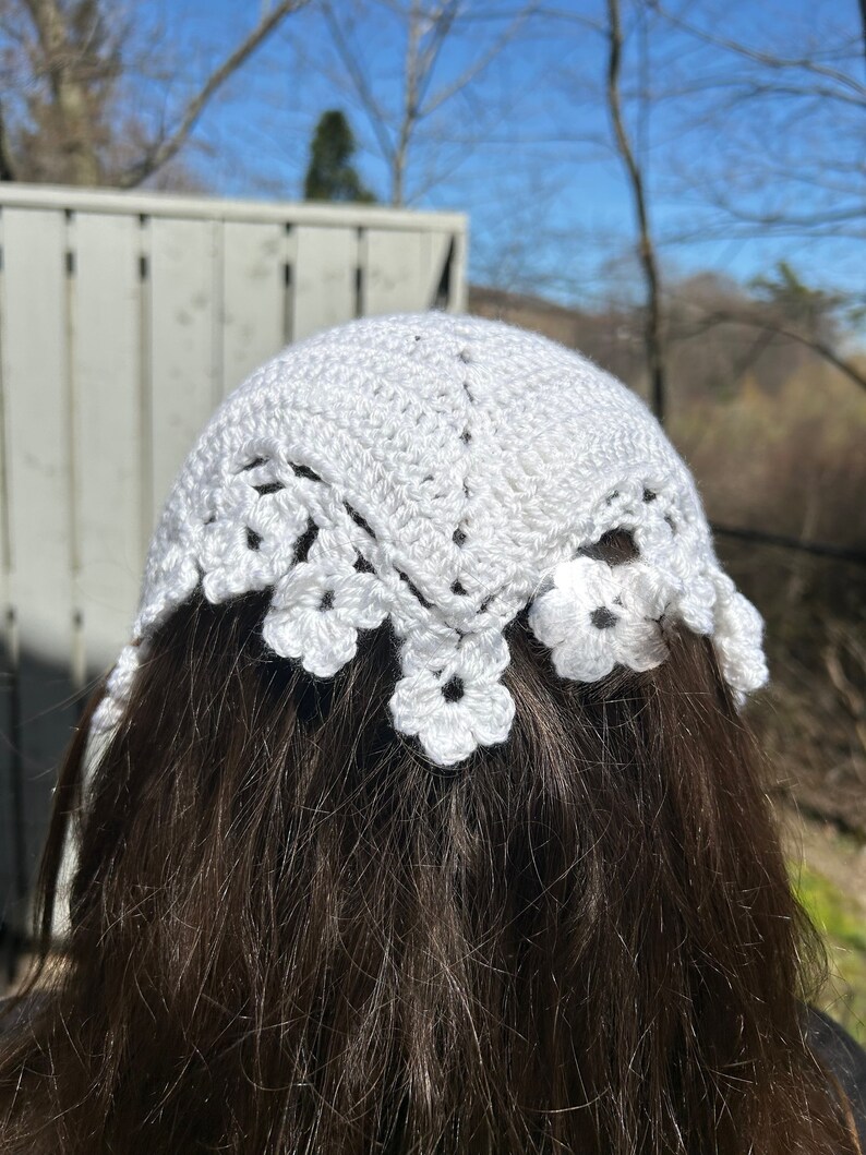 Bandana fleurs printanières I Bandana fait main au crochet I Foulard au crochet I Accessoire pour cheveux image 1