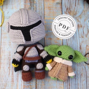 Peut inclure: Patron de crochet PDF pour un amigurumi de Mandalorian et Baby Yoda. Le patron est disponible en anglais et en français.