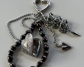 Dark Feminine Keychain with Heart-locket | Stainless Steel | Natural Pearls | Gift | Handcrafted Jewelry | Chainmail | Modern