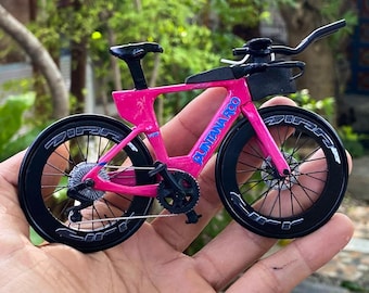 Quintana Roo PRsix - Miniature Replica Handmade Bicycle - Cyclist Gift with Display Case - PINK