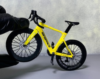 Winspace T1500 - Miniature Replica Handmade Bicycle - Cyclist Gift with Display Case - YELLOW