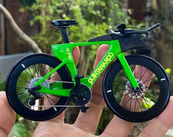 Quintana Roo XPR - Miniature Replica Handmade Bicycle - Cyclist Gift with Display Case - GREEN