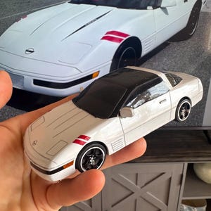 Mini coche personalizado hecho a mano con vitrina y tarjeta de autenticación: regalo en miniatura para entusiastas de los coches
