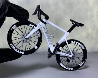 Winspace T1500 - Miniature Replica Handmade Bicycle - Cyclist Gift with Display Case - WHITE