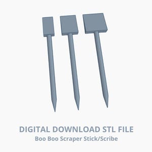 Könnte beinhalten: Drei graue Schaberstäbe mit quadratischen Oberteilen und spitzen Enden werden vor einem weißen Hintergrund gezeigt. Der Text "DIGITAL DOWNLOAD STL FILE" und "Boo Boo Scraper Stick/Scribe" ist darunter gedruckt.