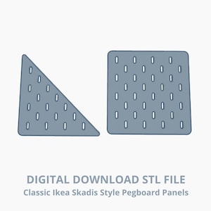 Może przedstawiać: Dwa szare panele do tablicy perforowanej, jeden trójkątny i jeden kwadratowy, z równomiernie rozmieszczonymi owalnymi otworami. Tekst "DIGITAL DOWNLOAD STL FILE" i "Classic Ikea Skadis Style Pegboard Panels" znajduje się na dole.