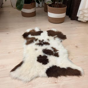 Genuine Toscana Sheepskin Rug, 27x16 in – Real Lambskin Pelt in Brown & White – Soft Wool Throw, Chair Cover, Baby Photo Prop, Suede Backing