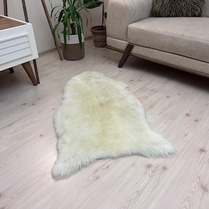 Natural White Sheepskin Rug: Soft Wool Throw, Pet Bed (90x50cm)