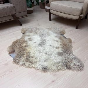 Curly Sheepskin Rug, 90x80 cm, Natural Soft Wool Fleece, Scandinavian Style Lambskin, Cozy Accent for Home Decor , Gift , Real Sheepskin