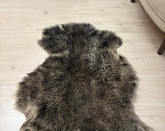 Rustic Sheepskin Rug: Natural Wool Pelt, Soft Chair Cover, Pet Mat