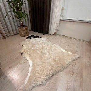 Genuine Natural Medical Sheepskin rug, Organically Tanned Sheepskin, 100% natural color, Soft Long wool, Baby Bed Pad, Cozy and Comfortable
