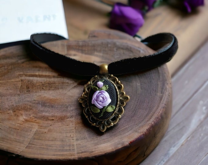 Vintage Inspired Black Velvet Choker with Rose Cameo Pendant. Renaissance Style Necklace. Perfect Gothic and Steampunk Accessory.