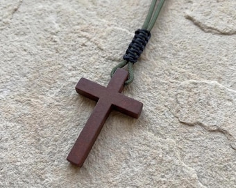 Collar con cruz de madera, cuerda ajustable y diseño personalizado/sin metal.