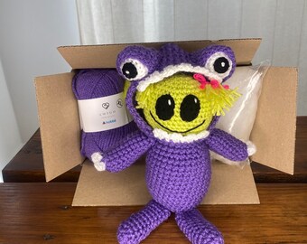 Nanalan Monster Mona Complete Crochet Kit + Crochet Pattern