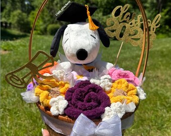 Snoppy basket, crochet flower basket, graduation gift, knitted amigurumi, Snoppy bouquet