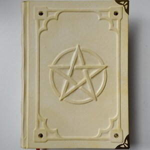 Pentacle Grimoire Journal A5 – Embossed Book of Shadows – 600 Ivory Blank Pages – Handmade Witch Journal – Wicca Pagan Gift – Spell Book