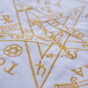 Paño de altar bordado con Tetragrammaton