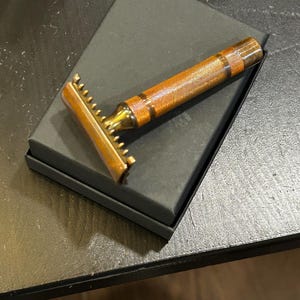 Rare 1930s Gillette Bronze Gold Safety Razor – Made in USA Vintage Double-Edge Shaver with Patent No. 17567