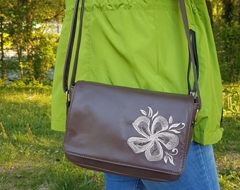 Schoudertas van leer, cadeau voor haar, kleine leren tas, borduurtas