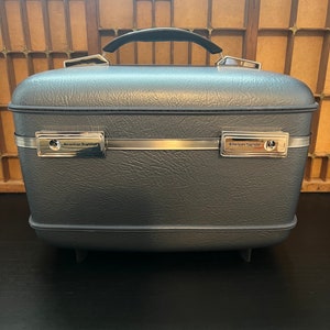 Vintage American Tourister Train Case, 1960's Makeup Luggage Case