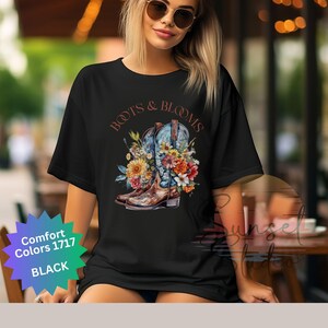 T-shirt med vintage-motiv från Cowboy Boots & Blooms, vildblomma, cowgirl-t-shirt, västerländsk blommig t-shirt, lantlig lada-t-shirt, rustik rodeo-tröja bild 5