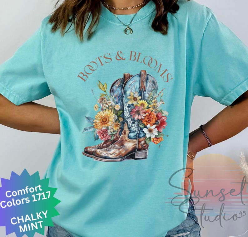 T-shirt med vintage-motiv från Cowboy Boots & Blooms, vildblomma, cowgirl-t-shirt, västerländsk blommig t-shirt, lantlig lada-t-shirt, rustik rodeo-tröja bild 1