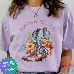 T-shirt med vintage-motiv från Cowboy Boots & Blooms, vildblomma, cowgirl-t-shirt, västerländsk blommig t-shirt, lantlig lada-t-shirt, rustik rodeo-tröja bild 2