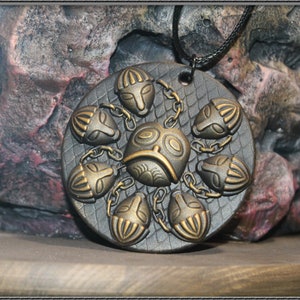 Medaillon d'Ogma Kaamelott Roi Arthur image 1