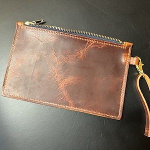 Sac / pochette en cuir simple. Fait à la main au Canada avec du cuir italien pleine fleur de première qualité