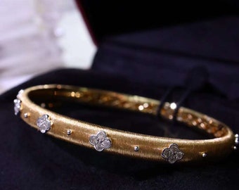 Flower Studded Bracelet - 18K Gold Lab diamond