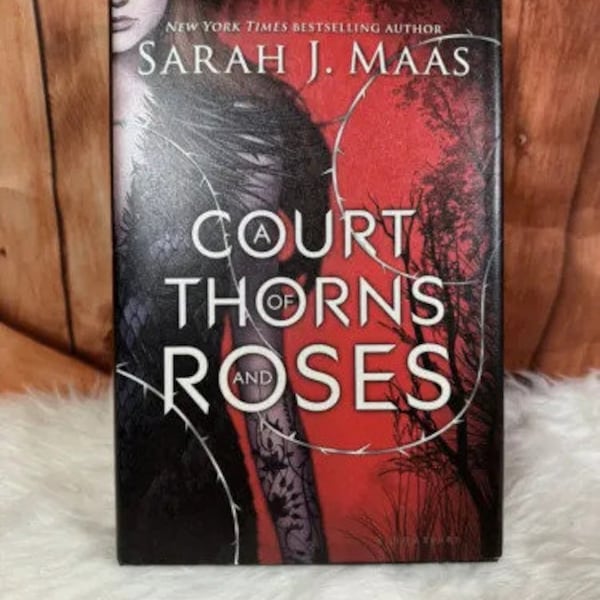 A Court of Thorns and Roses By Sarah J. Maas